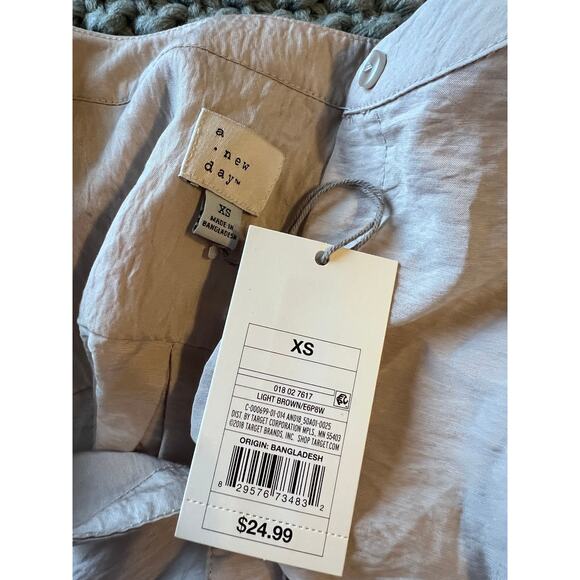 A New Day Women's Button Down Top Pleated Shoulder Detail Lt Brown SZ XS NWT - Picture 4 of 5